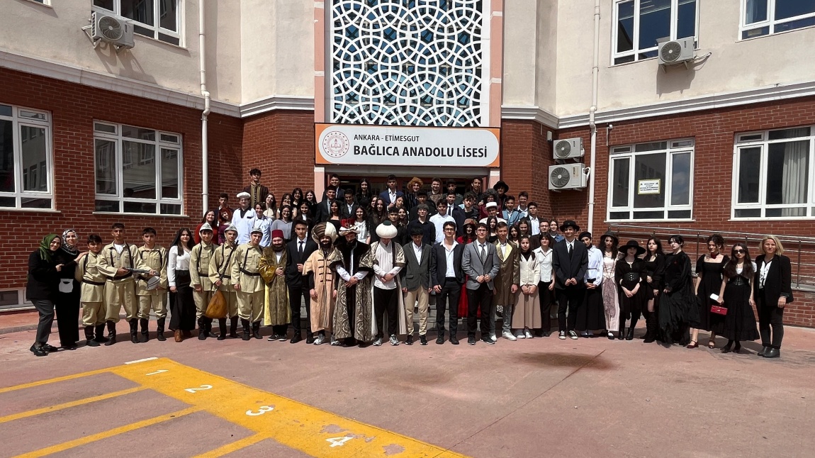 “Yazarlar Aramızda” Projesiyle Okul Koridorları Edebiyatla Buluştu